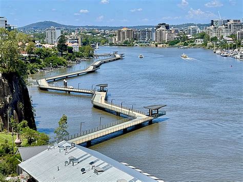 Image: New Farm Riverwalk, Brisbane River views from Bowen Terrace, 2021, 01