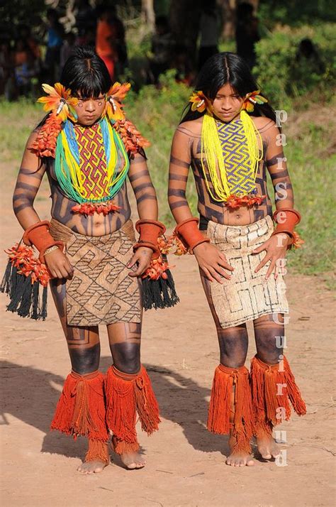 Traditional clothing for Indians in Amazon area - Karaja. Brazil | faces | Pinterest | Girls ...