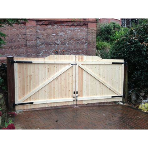 Driveway Gates - Modern Design | Driveway gate, Wooden gates driveway, Driveway gate diy