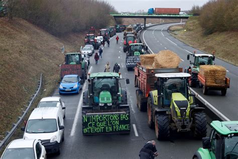 French farmers up pressure on government as protests spread - Japan Today