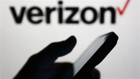 Verizon outage Chicago: Is Verizon down? Phones not working; showing ...