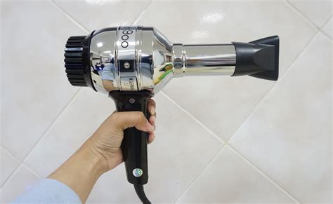 Review: Hair Dryer Wigo Taifun 900, Keringkan Rambut Hanya Dalam Waktu 7 Menit | BukaReview