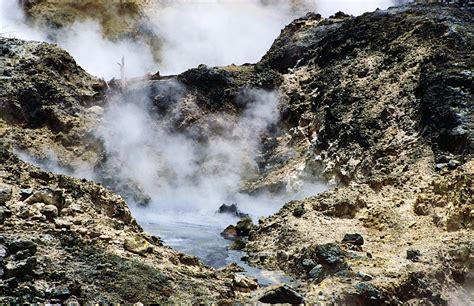 Sulphur Springs | St Lucia Attractions - Lonely Planet