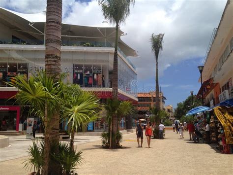 Fifth Avenue in Playa Del Carmen Mexico Editorial Stock Photo - Image of urban, blue: 112872173