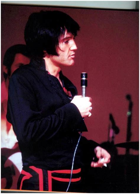 Elvis Presley In Concert | Elvis presley photos, Elvis presley pictures ...