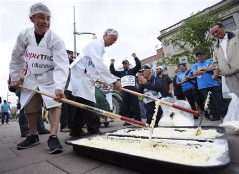 Canadian Farmers Protest Dairy Regulations On Parliament Hill ...