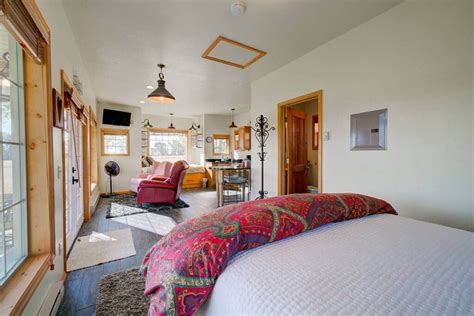 Charming guesthouse in Ennis, MT - Vacation Home in Madison County