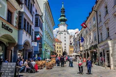 Bratislava from Vienna by bus with coffee & cake - Bratislava City Tours