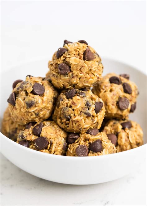 These no bake energy balls make the perfect breakfast, snack or even ...