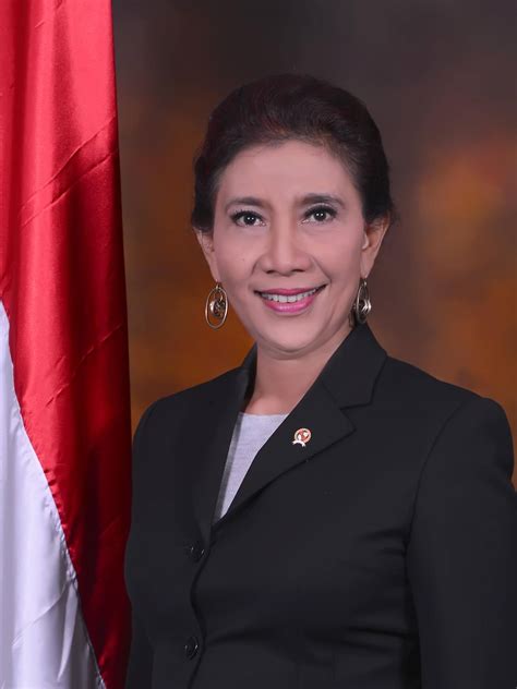 √ Biografi Susi Pudjiastuti Menteri Kelautan dan Perikanan Indonesia Periode 2014 - 2019 - Riwayatmu