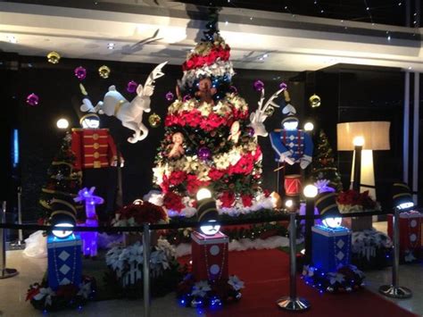 4 Stars Meritz Hotel Lobby Christmas Decoration - Miri City Sharing