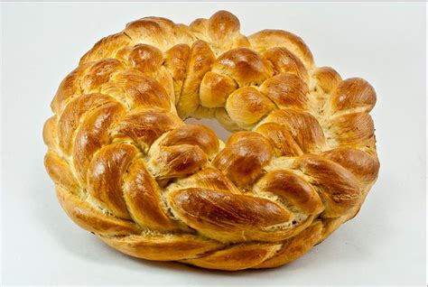 Braided Kolach Yeast Bread Is an Essential Part of Ukrainian Christmas | Recipe | Christmas ...