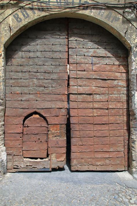 Ancient Gate in Istanbul at the Bazaar Editorial Photography - Image of iron, antique: 156422447