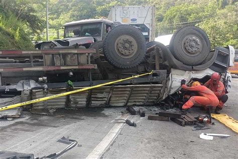 3 dead in collision of 3 large hauler trucks | Philstar.com