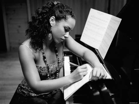 Alicia Keys...amazing musician shoot | Alicia keys, Alicia keys piano, Music