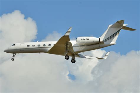 OPRAH WINFREY • Net Worth $2.6 Billion • Gulfstream G650 • Private Jet ...