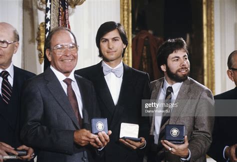 Apple Computer co-founders Steve Jobs and Steve Wozniak at the White... News Photo - Getty Images