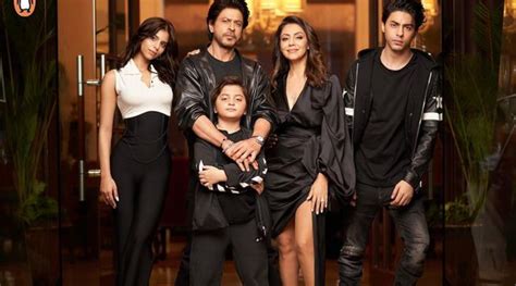 Shah Rukh Khan leaves special comment on wife Gauri’s family picture ...