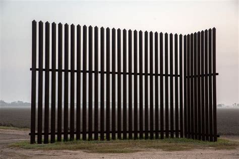 A Strange Little Section of the Border Wall - The New York Times