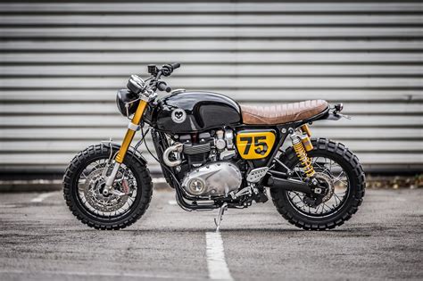 Hell Kustom : Triumph Thruxton R By Down & Out Cafe Racers
