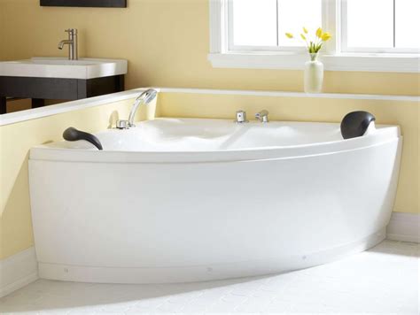 5 Best Corner Bathtubs: In-Detail Reviews (Aug. 2021)