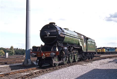 LNER apple green at York, 1975 | LNER Gresley Class V2 2-6-2… | Flickr