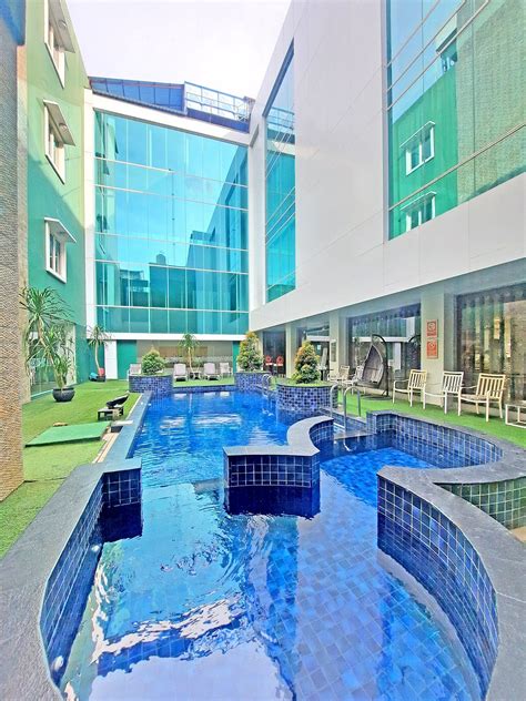 Plaza Inn Kendari By Horison Pool: Pictures & Reviews - Tripadvisor