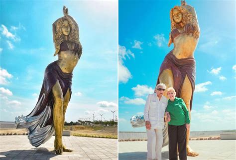 Revelan estatua de Shakira en Barranquilla