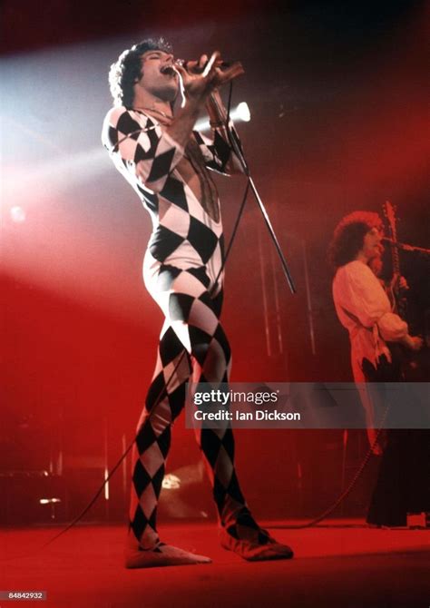 Photo of QUEEN and Freddie MERCURY; Freddie Mercury performing live ...