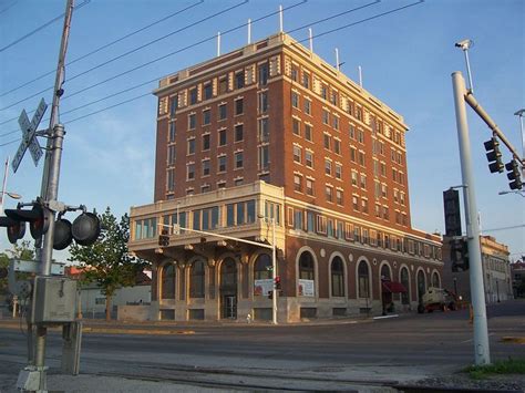 Former Hotel Muscatine - Downtown Commercial Historic District (Muscatine, Iowa) - Wikipedia ...