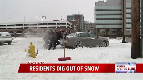 Grand Rapids residents deal with largest snow storm of the season