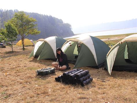 Rara Widisari: Camping Di Danau Buyan (2)