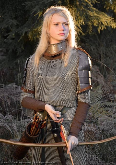 Oberonsson on Art | Women, Medieval clothing, Female armor