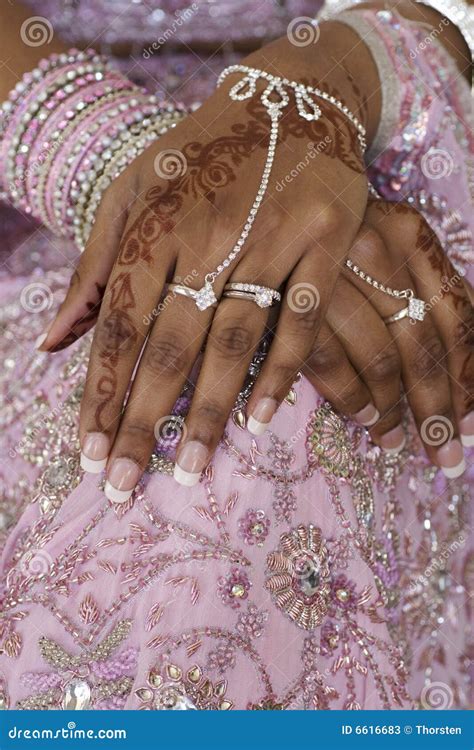 Bride's Hand With Henna Tattoo, Indian Wedding Stock Photos - Image: 6616683