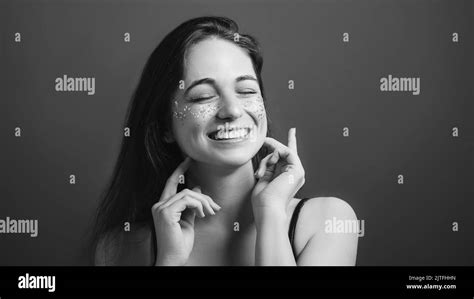 Woman smile eyes closed hi-res stock photography and images - Alamy