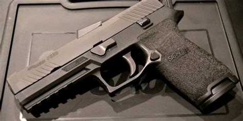 Which Is The Best Sig Sauer Polymer Pistol -- P250, P320, or SP2022 ...