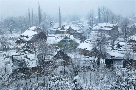 MeT forecasts 'heavy to very heavy snowfall' in Kashmir - The Kashmir ...