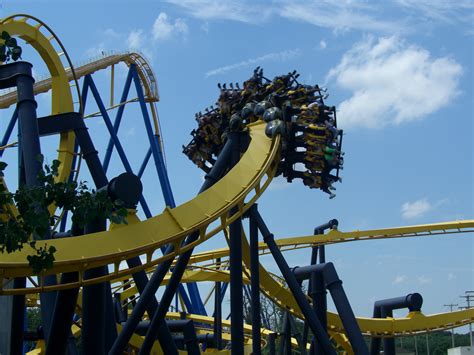 File:Batman (Corkscrew) - Six Flags Great Adventure.JPG - Wikipedia, the free encyclopedia