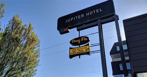 REVIEW: Jupiter Hotel, Portland • Passport Stamps