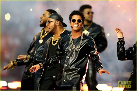 Bruno Mars: Super Bowl Halftime Show 2016 Video - WATCH NOW!: Photo 3571760 | 2016 Super Bowl ...