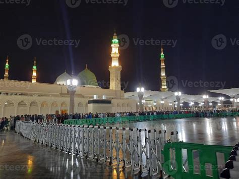 Beautiful view of Masjid al-Nabawi, Medina, Saudi Arabia in night ...