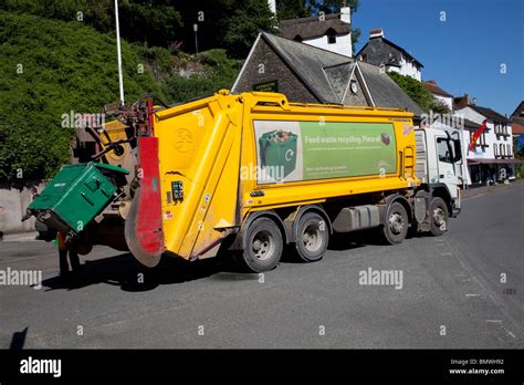 Uk recycling lorry hi-res stock photography and images - Alamy