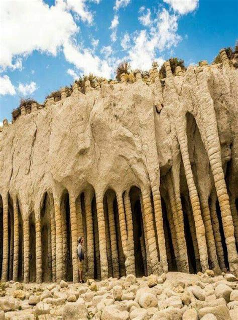 TYWKIWDBI ("Tai-Wiki-Widbee"): Stone columns, Crowley Lake, California