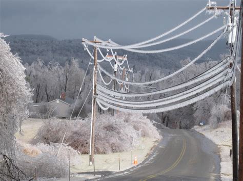 Freezing Rain and Its Effects on Power Lines - DTN