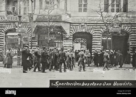 Street fight in Berlin. 1919 The Spartacist uprising (Spartakusaufstand ...