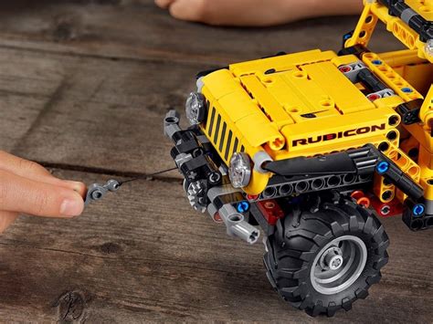 LEGO Technic Jeep Wrangler building set gives you your own high-performance 4X4 » Gadget Flow