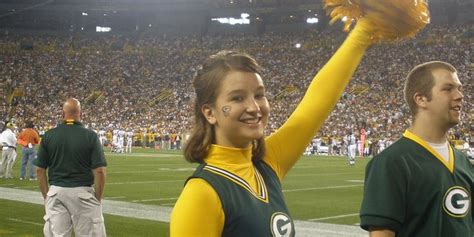 Former Packers cheerleader responds to Facebook bullying - The Daily Dot