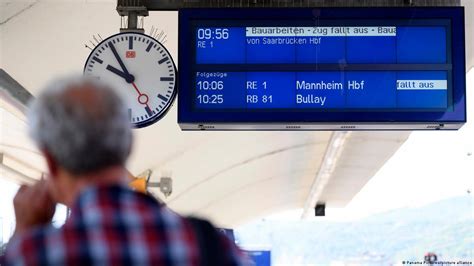 Deutsche Bahn reduces trains, ends talks as union strikes – DW – 11/15/2023