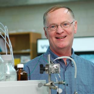 Professor David Miller's research recognized with an NSERC award - Department of Chemistry