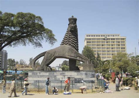 Lion of Judah Statue - RUNINOS